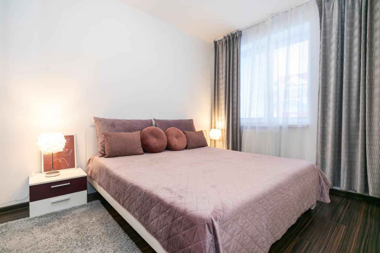 Alure Residences 3 & 24H Self Check-In, Parking In The Garage In The Apartment Building Included, New Building, Terrace, Green Location With A Forest Park With A Lake, Children'S Playground Banska Bystrica Exterior photo